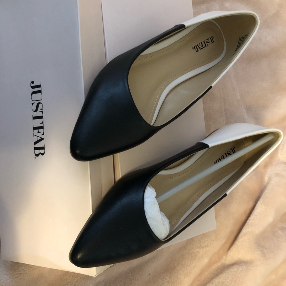 Flats Black and White
